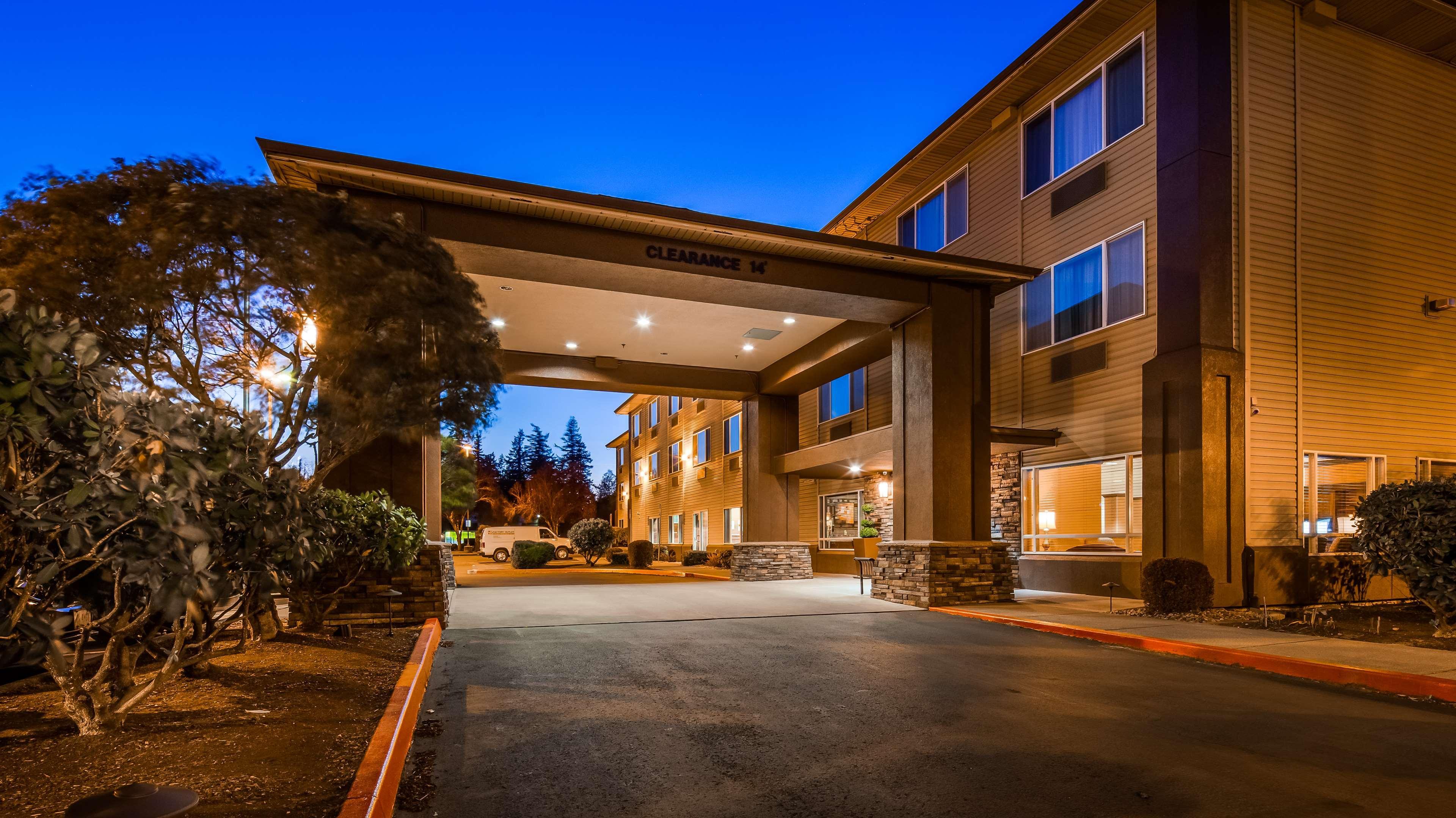 Best Western PLUS Cascade Inn&Suites Troutdale Exterior foto